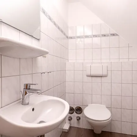 아파트 Luxus-haushaelfte-alte-remise-r2 *